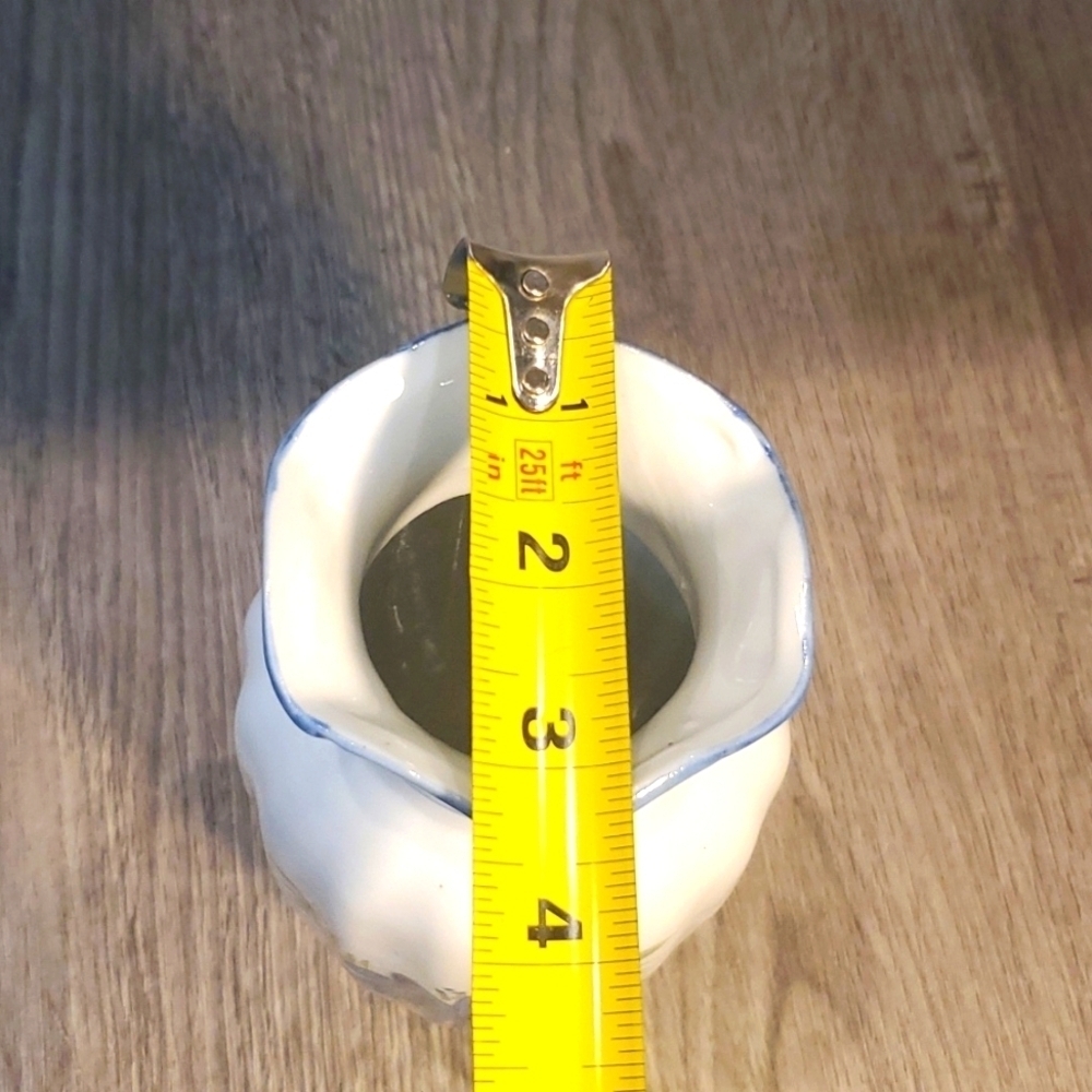 ❇️ NIB BLUE FLORAL VASE - Picture 2 of 5